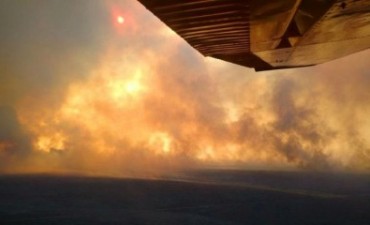 Incendios imparables en La Pampa: Macri sobrevoló la zona de Mendoza	