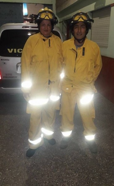 Bomberos Victoriquenses combaten el fuego en Emilio Mitre