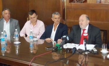 Bereciartua(Subsecretario de Recursos Hídricos) huyó de la audiencia por el Atuel en la Corte y sigue huyendo...