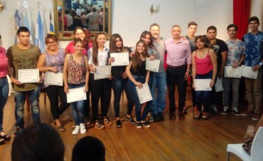 Victorica: Entrega de Certificados