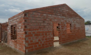 LUAN TORO: CONSTRUCCIÓN DE VIVIENDAS PLAN FEDERAL TECHO DIGNO.
