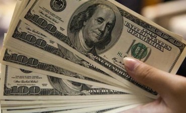 Desde marzo, los súper, kioscos y hasta las remiserías podrán vender dólares