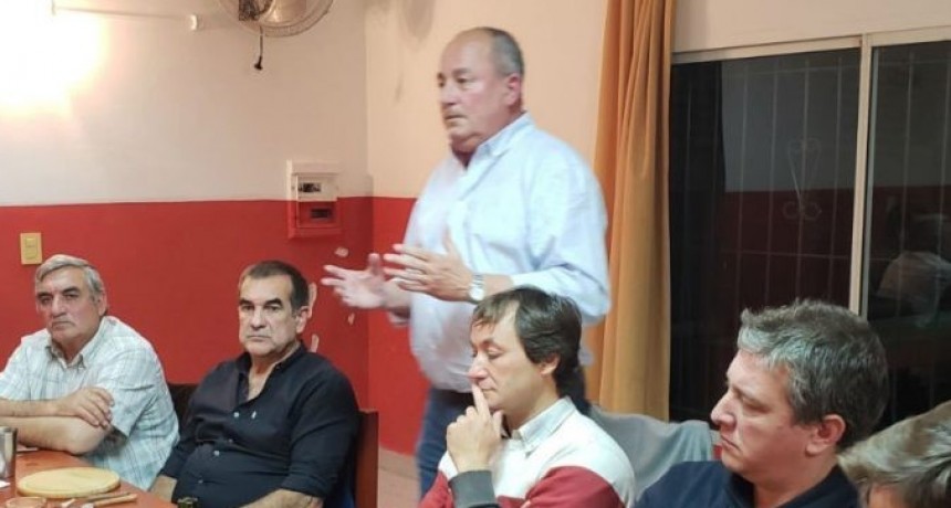 Marino reapareció en una cena de la UCR y defenderá su banca tras cosechar apoyos en el Congreso