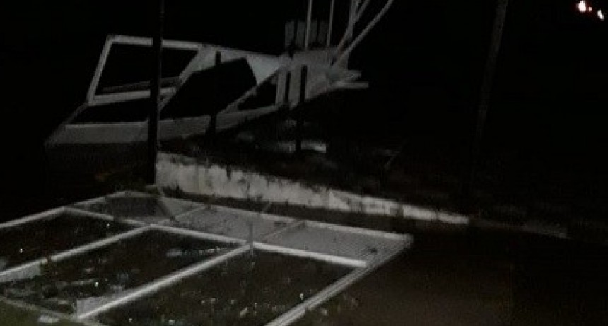 HERIDOS, UN FALLECIDO Y UN PUEBLO ARRASADO POR EL TORNADO EN BUENA ESPERANZA (S.L.)
