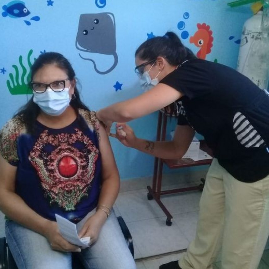 COLOCARON LAS PRIMERAS VACUNAS SPUTNIK V A PERSONAL DE SALUD DE VICTORICA