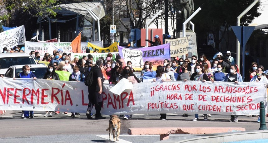 Enfermería repudia agravios y pide igualdad
