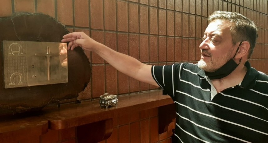 ROBARON EN LA PARROQUIA DE VICTORICA....PARA MI ES UN ROBO CON INTENCIÓN RITUAL (video)