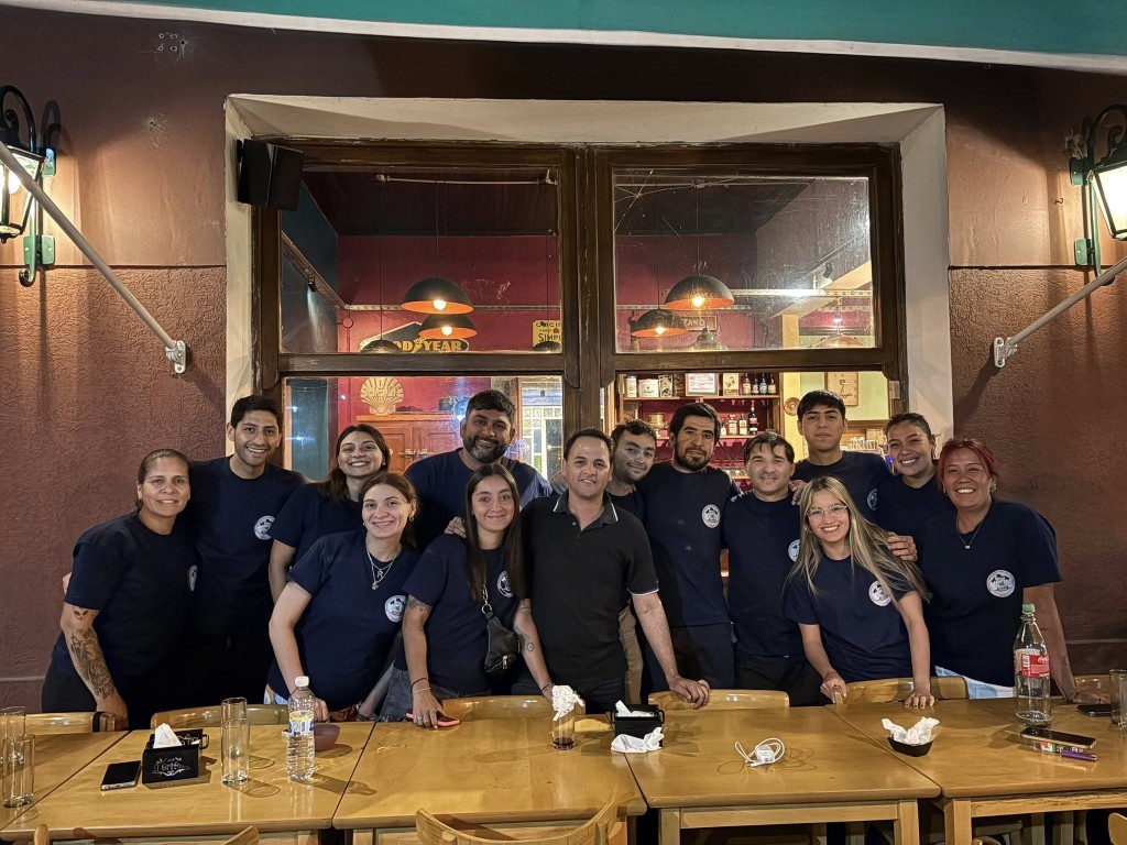 EL GRIFO BAR AGASAJO A LOS BOMBEROS