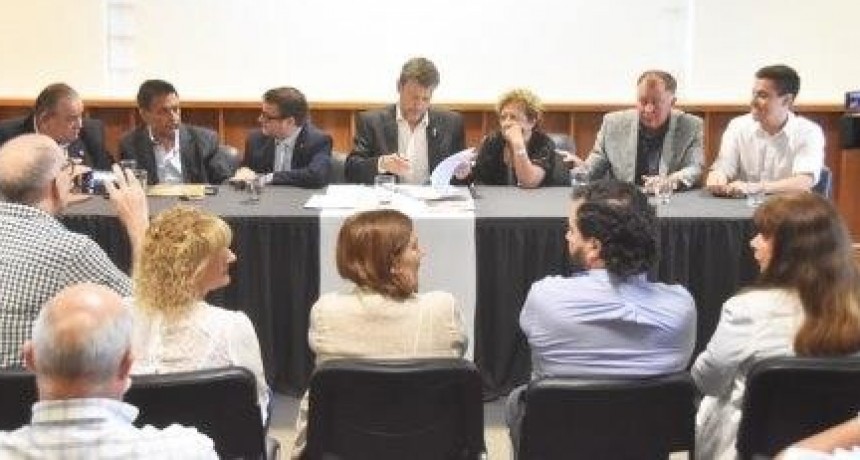 Día histórico para la Universidad de La Pampa: firmó los convenios con General Acha, Macachín, Realicó y Telén para dictar cuatro carreras universitarias en las localidades