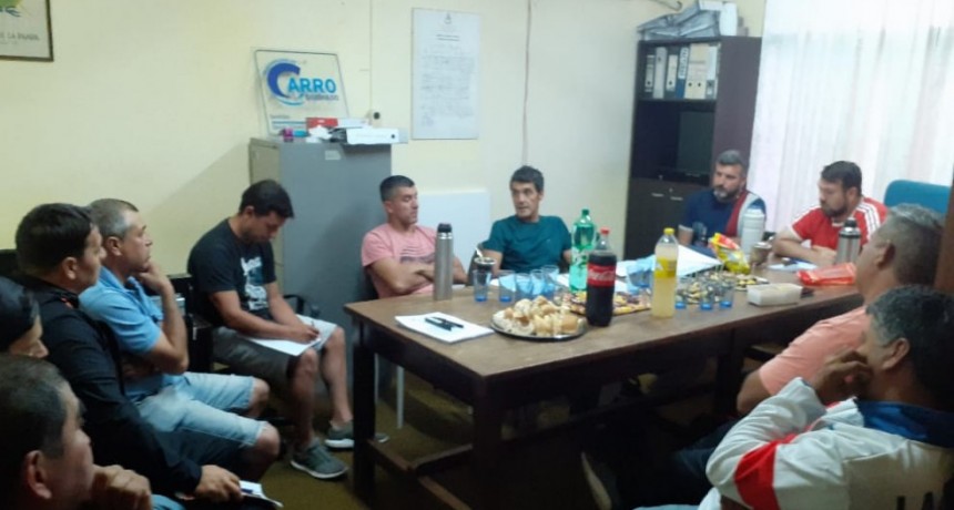 FUTBOL: LOS VETERANOS ENGRASAN LOS EJES