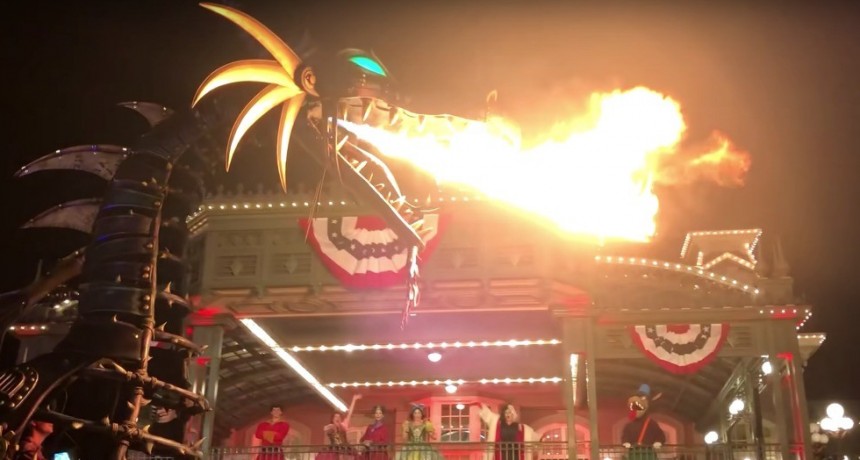 DRAGÓN SE TRAGA EL FUEGO Y SE INCENDIÓ 