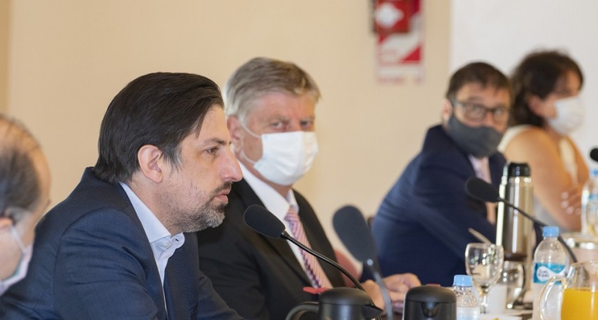 Ziliotto y el ministro Trotta encabezaron jornada de diálogo y debate educativo 