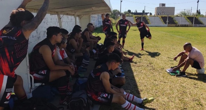 FUTBOL: COCHICO GANÓ Y TELEN EMPATÓ