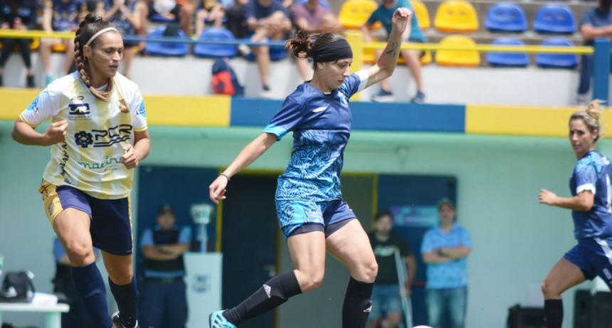 FINAL DEL FEMENINO: CARRO ARRANCA DE VISITANTE