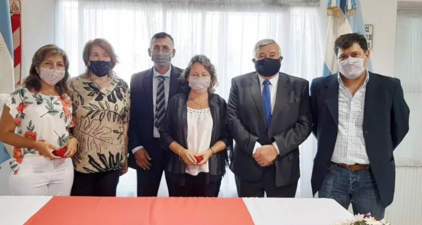 VICTORICA: RECONOCEN AL JUEZ ESPÍNOLA Y A TRES EMPLEADOS POR LOS 25 AÑOS DE SERVICIO