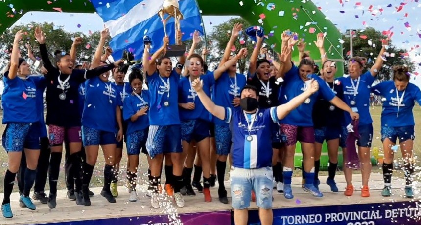 CARRO HACE HISTORIA...CAMPEÓN PROVINCIAL DE FUTBOL FEMENINO (MIRÁ)