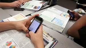 La Pampa prohibió el uso de celulares en las escuelas primarias y lo restringió en los colegios secundarios
