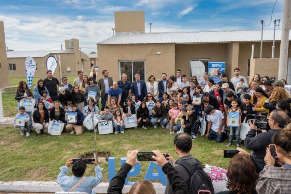 Victorica: entregaron 20 viviendas sociales y anunciaron la construcción de otras ocho