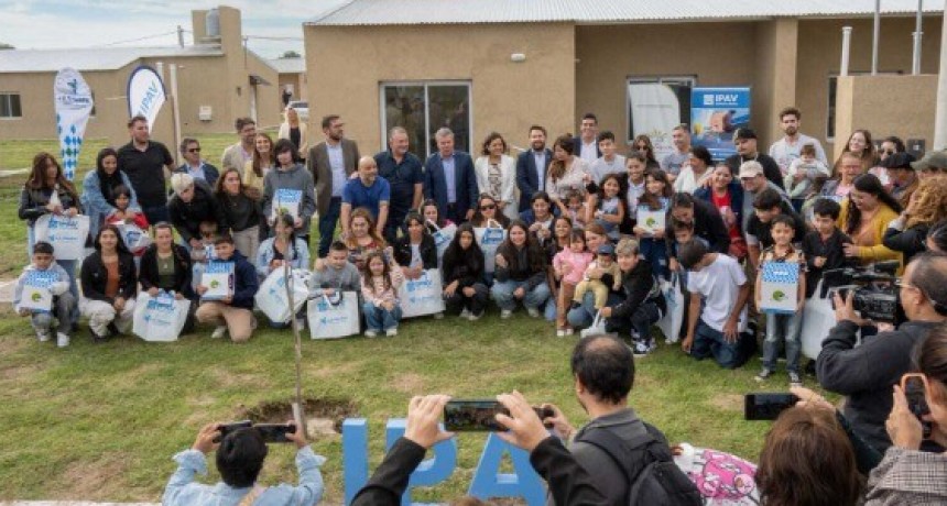 Victorica: entregaron 20 viviendas sociales y anunciaron la construcci&oacute;n de otras ocho