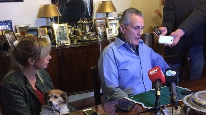 TIERNO: “NO MIRO LOS DIGITALES Y LOS DE ACÁ ME LOS TRAE MI SEÑORA PARA QUE LOS PERROS HAGAN SUS NECESIDADES”