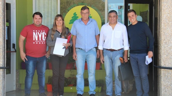 Charla informativa sobre talleres de capacitación laboral 