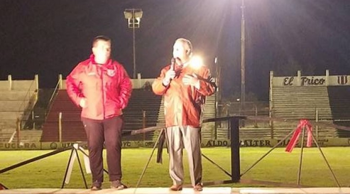 Vergüenza: un condenado por abuso de menores condujo el acto inaugural de Torneo de fútbol infantil
