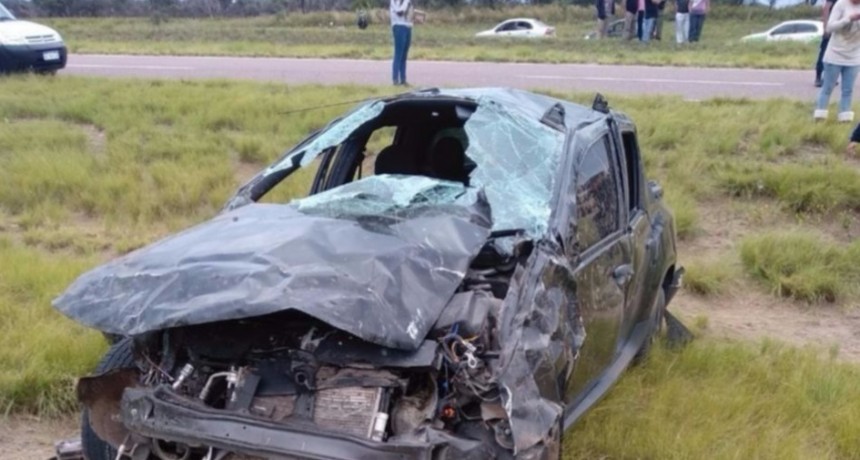 Una mujer muerta y seis heridos en un vuelco cerca de Nueva Galia