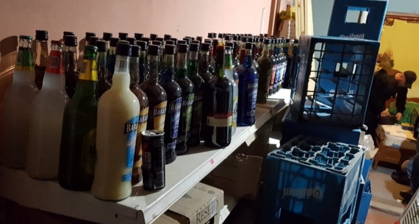 Secuestraron cocaína y una gran cantidad de bebidas alcohólicas en una casa de General Acha