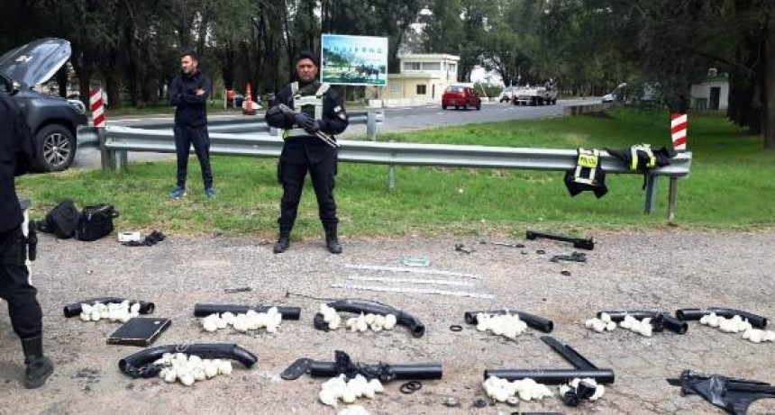 Con el perro Tango, la Policía secuestró 13 kilos de cocaína en Catriló
