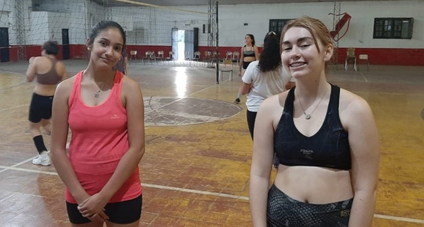 SOMOS MAS DE 50 PERSONAS ENTRENANDO VOLEY EN COCHICO