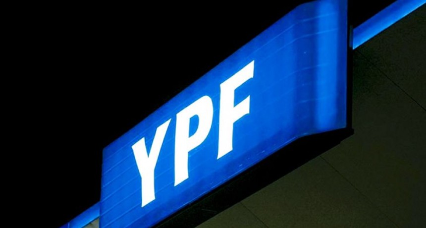Anunciaron descuentos del 15% en cargas de combustibles para docentes en las estaciones de YPF