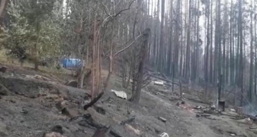 Fuego en la Patagonia Se metió a una pelopincho y salvó su vida