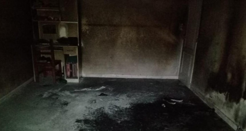 EN LA MADRUGADA INCENDIO EN UNA CASA EN TELEN