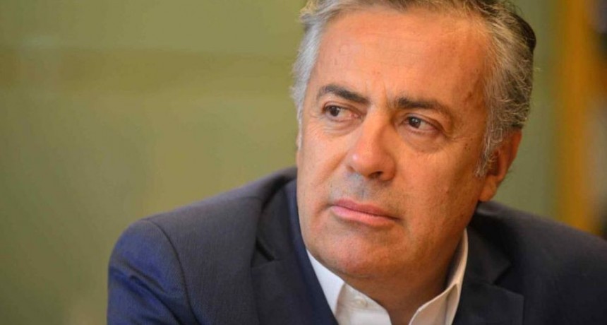 Cornejo quiere ser presidente... Pero para eso, debe sacar a los radicales del extremado complejo de inferioridad que los afecta.