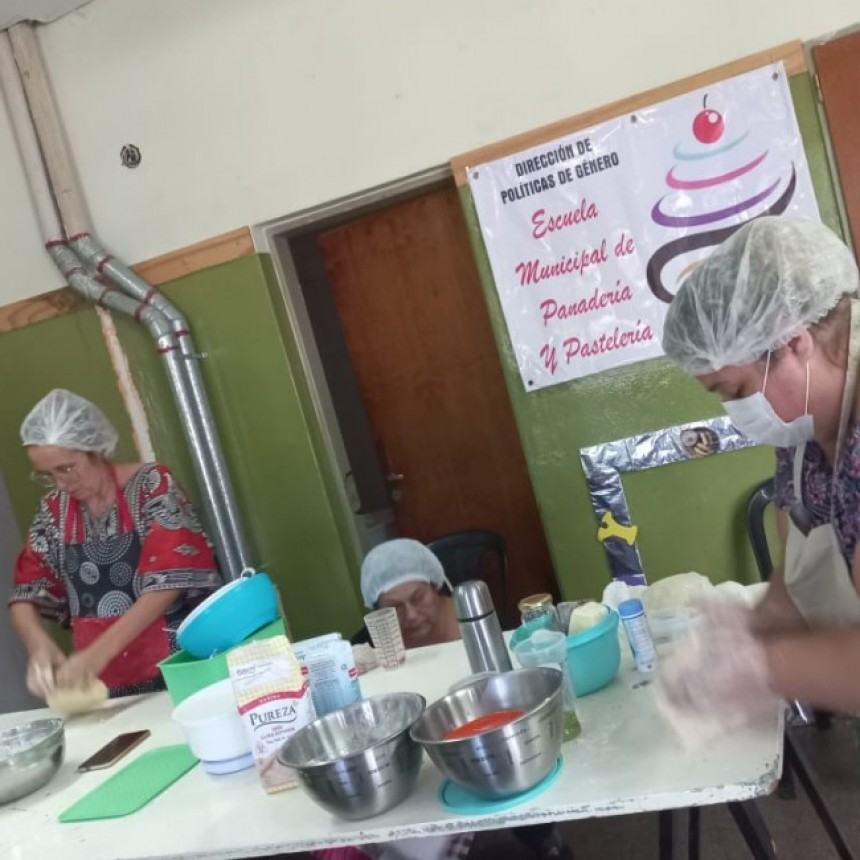 VICTORICA: COMENZARON LOS  CURSOS DE PANADERÍA Y PASTELERIA