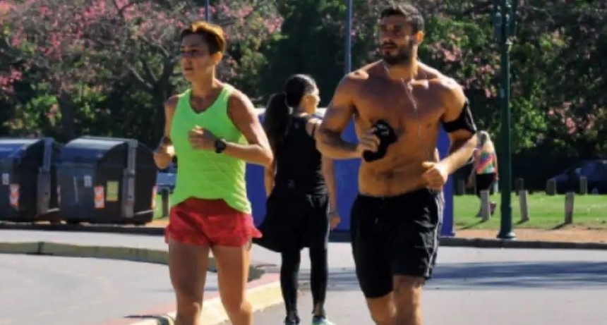 Presentan proyecto para que las mujeres puedan hacer actividad física con el torso desnudo al igual que los hombres