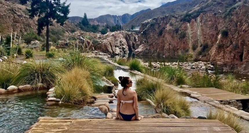Discriminación en Mendoza: Tendrán que pagarle $400.000 a una joven musulmana por prohibirle bañarse con burkini en Cacheuta