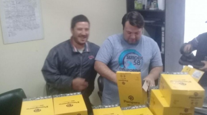 Carro Quemado entrega  calzado de trabajo