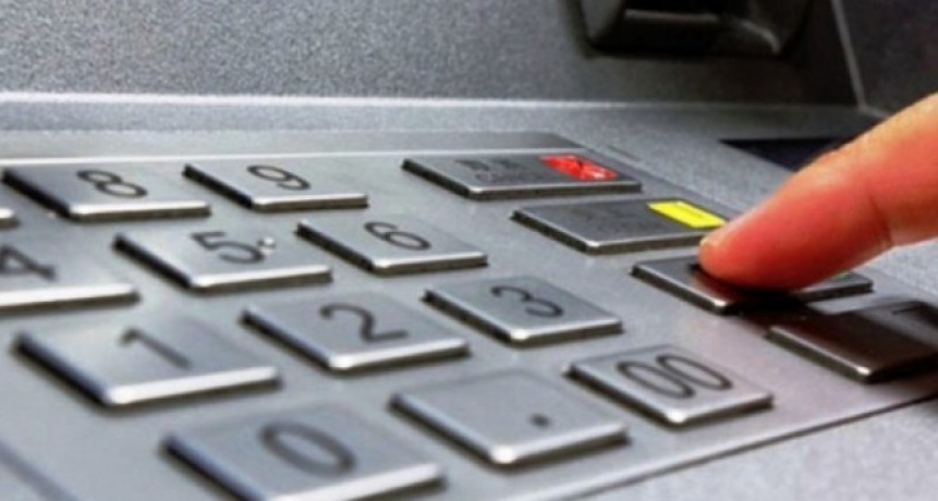 Empleados estatales perciben haberes mes de abril