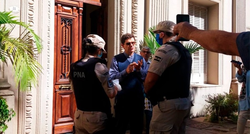 A EL TAMBIÉN LO MILIQUEARON: ACUSARON DE VIOLAR LA CUARENTENA A CURA QUE HIZO UNA PROCESIÓN EL VIERNES SANTO