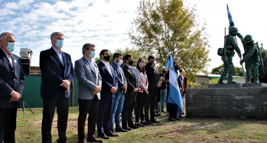 El gobernador encabezó el acto central por Malvinas