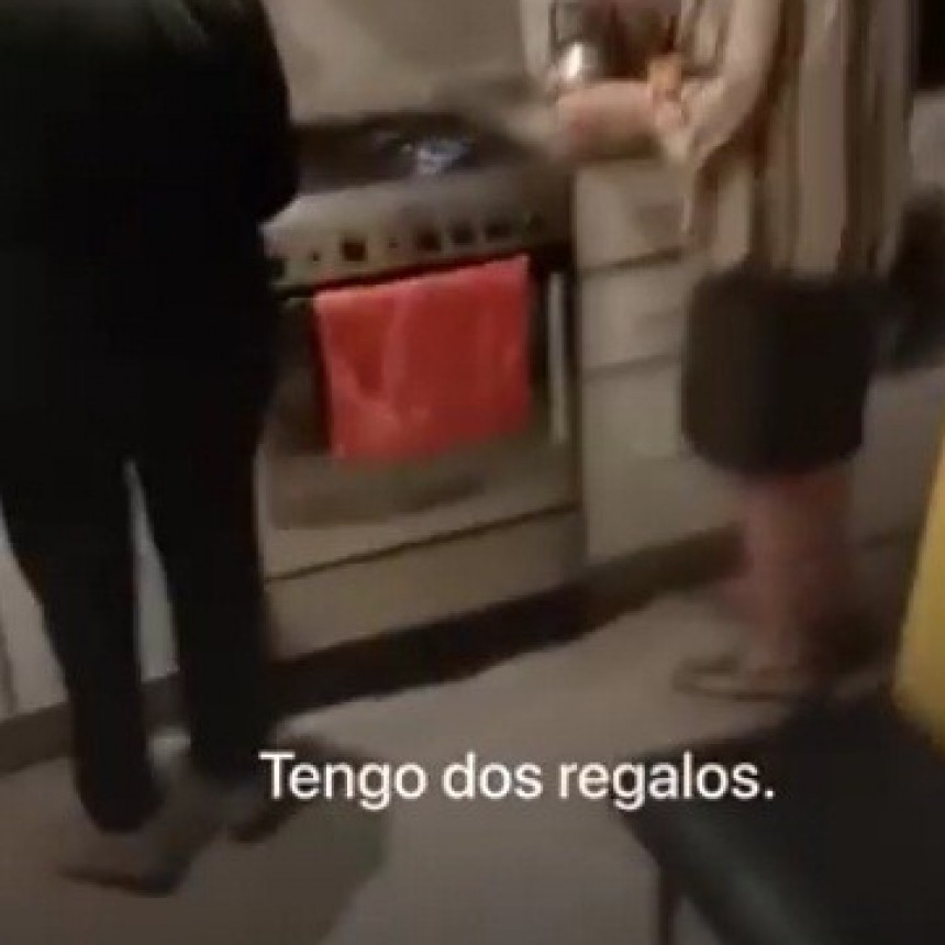 EL EMOTIVO MOMENTO EN QUE DOS ABUELAS SE ENTERAN DE QUE SERÁN VACUNADAS