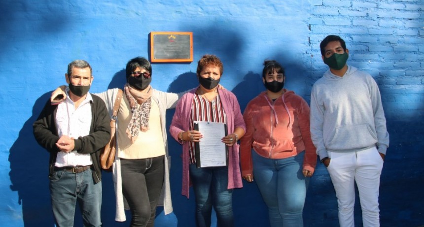 Victorica: Descubrieron una placa en el hogar canino en homenaje a Mayra Torres