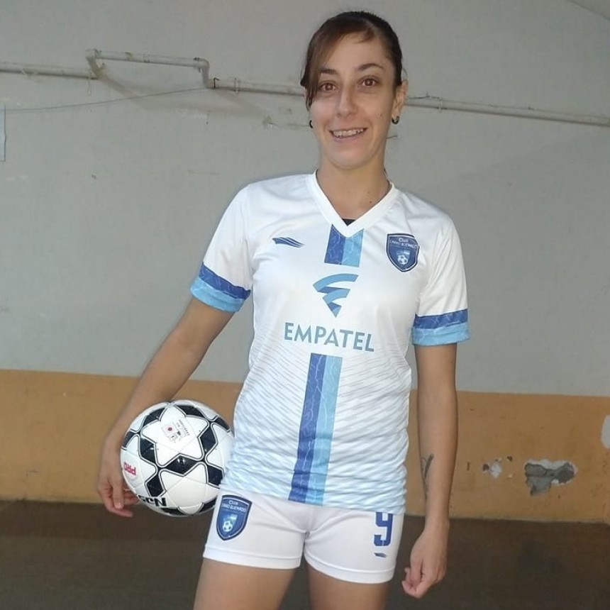 FUTBOL FEMENINO: CON 3 GOLES DE ANA ISLAS, LAS CAMPEONAS PROVINCIALES DEBUTARON GOLEANDO