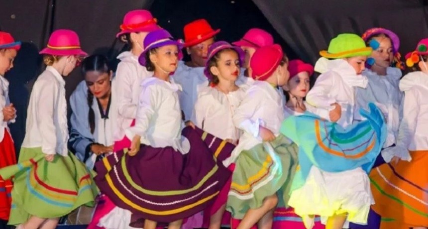 Las escuelas públicas de todo el país enseñarán folclore a partir de 2024