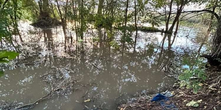 Bombas tapadas de mugre: la UCR denunci&oacute; abandono y apunt&oacute; contra Di N&aacute;poli
