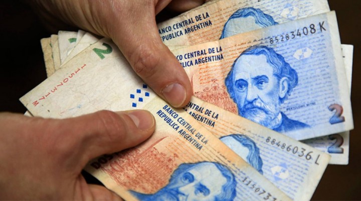 Tras 26 años de vigencia, dejan de circular billetes de $ 2