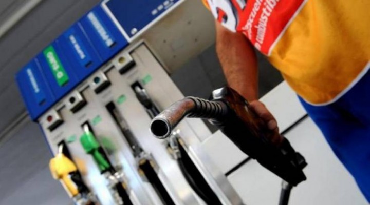 Piden a las petroleras que posterguen dos meses los aumentos en naftas    
