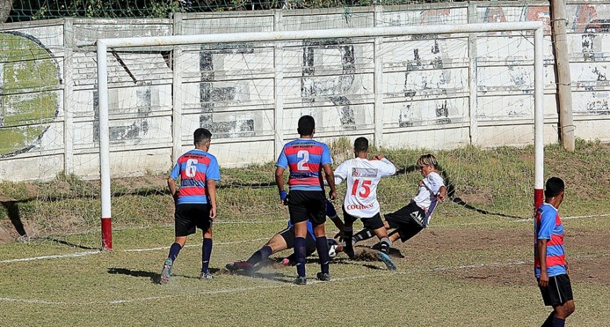 JUVENILES: COCHICO GANO, SIGUE PUNTERO E INVICTO