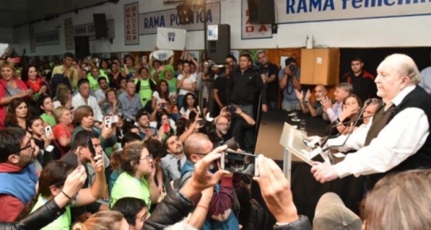 Verna revolucionó Pico, en un cierre furioso: «Cambiemos es parte de un gobierno que fracasó; niegan a Macri como Pedro a Jesús; regalenme un triunfo el domingo»